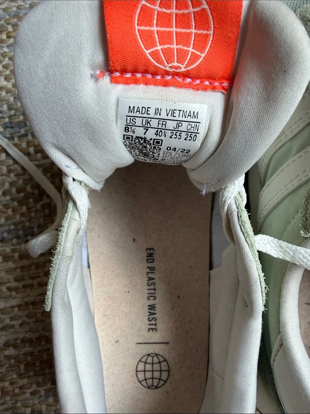 Adidas Run 70s Sneakers in Linen Green/Cloud White. Size:8.5